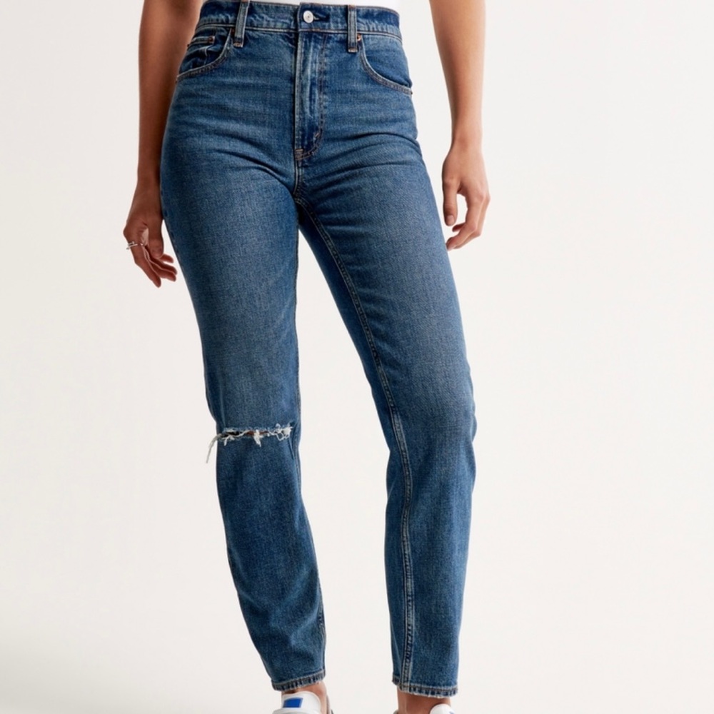 Woman’s Abercrombie & Fitch “The Mom High Rise” Size 24/00